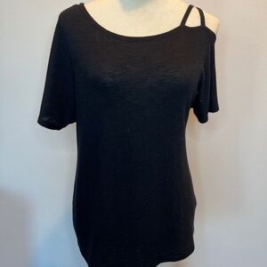 Kaileigh | Asymmetric Cold-Shoulder Top | Black | Medium | EUC